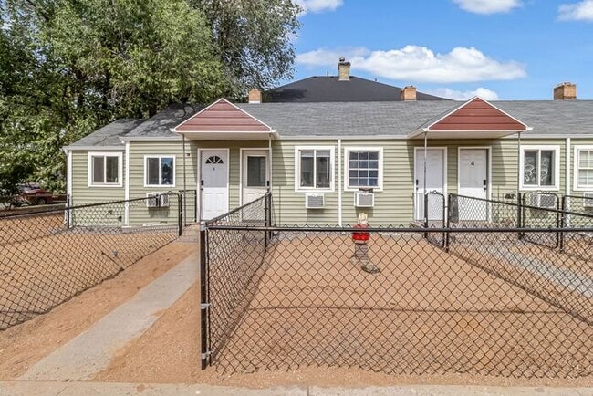 Building Photo - Bright Downtown Studio Apartment