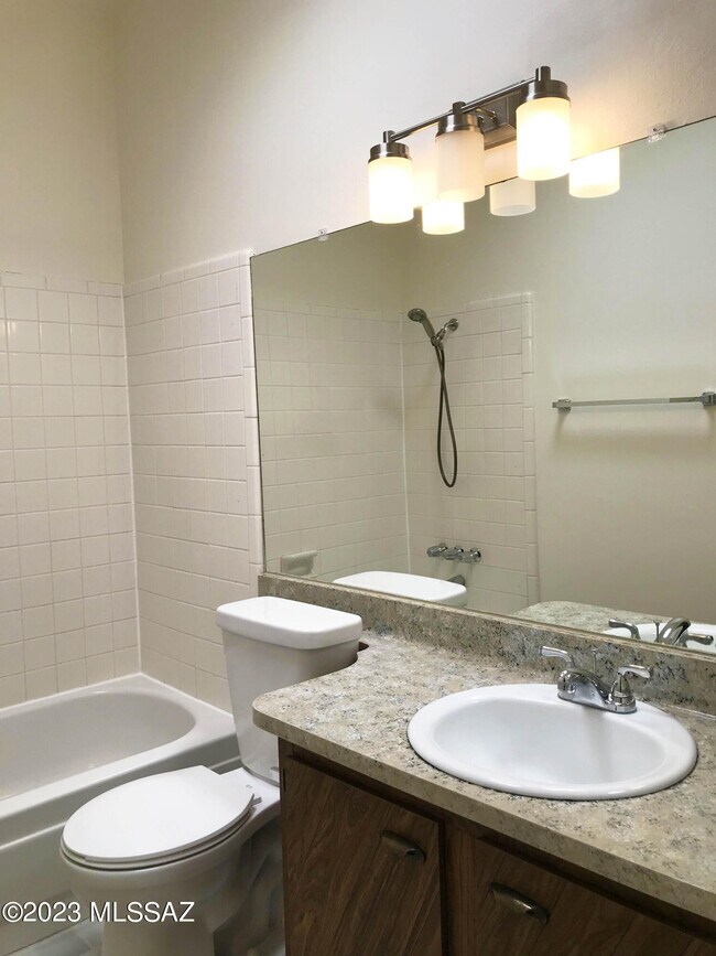 Building Photo - 7800 N Nicole Pl