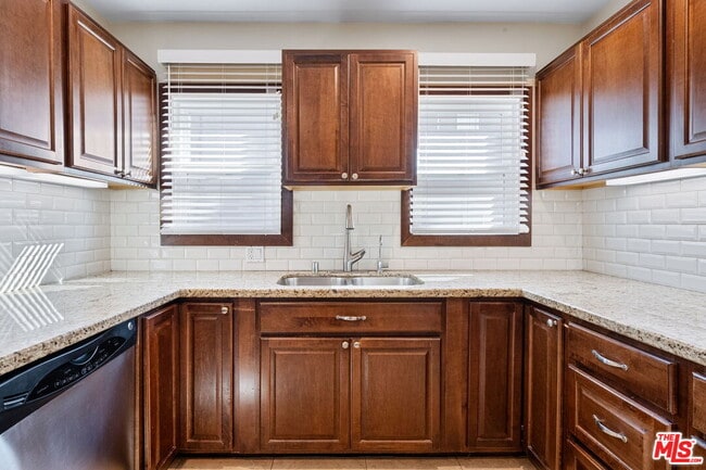 Building Photo - 2148 Prosser Ave