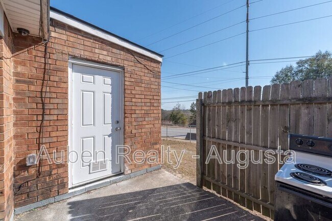 Building Photo - 2311 Walden Dr