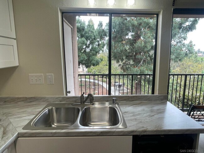 Building Photo - 7858 Cowles Mountain Ct
