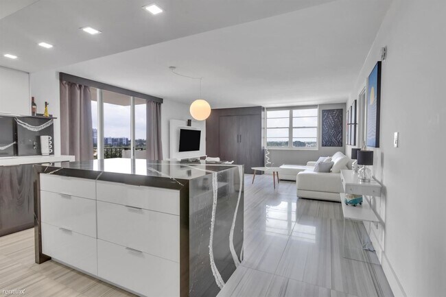 Building Photo - 1 br, 1 bath Condo - 1900 S Ocean Blvd Apt 6M