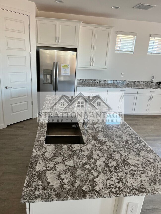 Building Photo - 5626 S 26th Ln