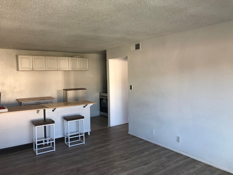 Building Photo - 6453 Kanan Dume Rd