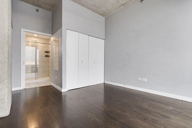 Building Photo - 1720 S Michigan Ave