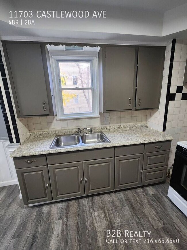 Building Photo - 11703 Castlewood Ave