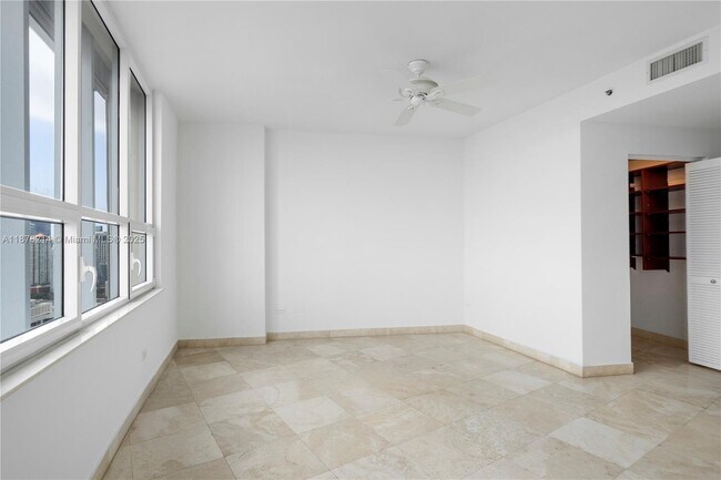 Building Photo - 808 Brickell Key Dr
