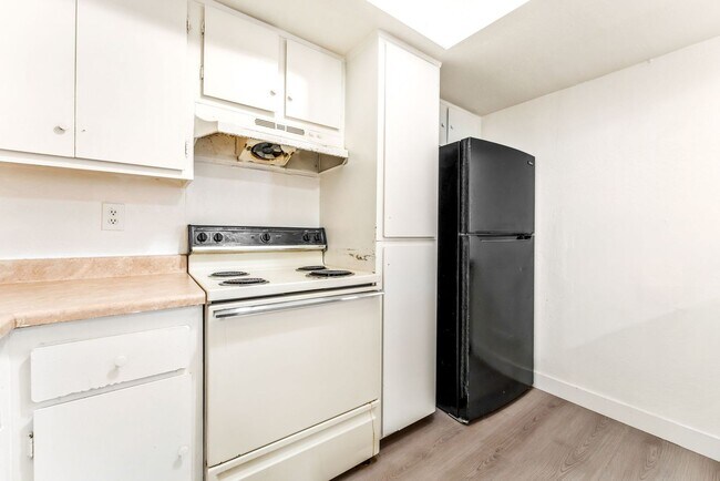 Building Photo - 5309 W Cheyenne Ave