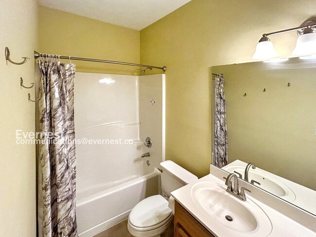 Building Photo - 203 Silver Tail Ln