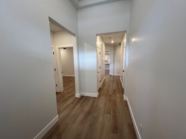Building Photo - 702 Cedar Hl Dr