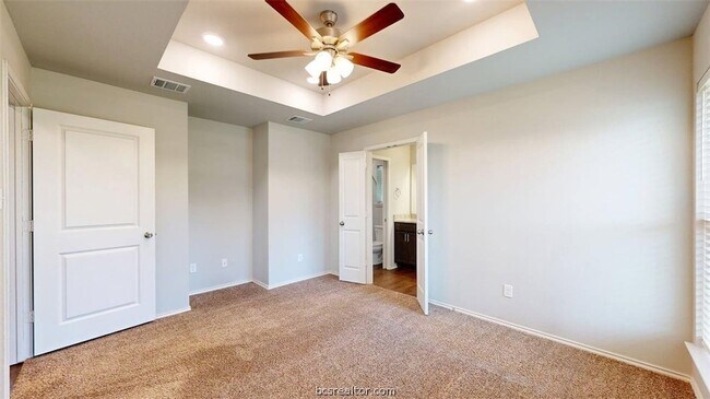 Building Photo - 803 Meadow Brook Dr