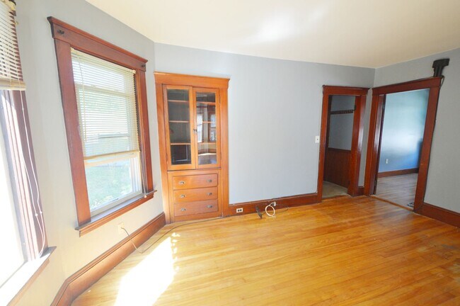 Building Photo - 53 Forest St