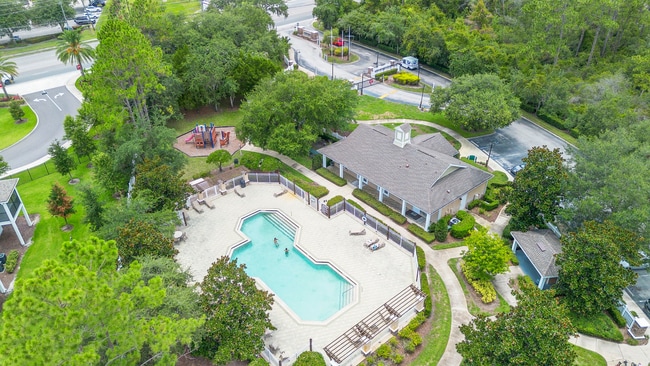 Building Photo - 3-Bed/2 Bath Gated Condo Fantastic Amenities!