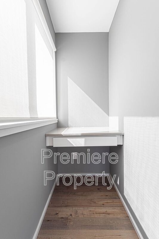 Building Photo - 2729 Charlotte St