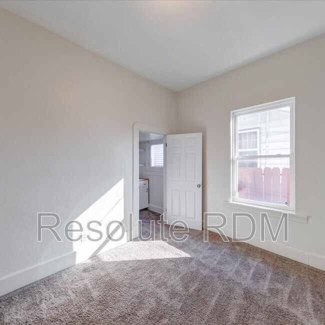 Building Photo - 1154 Villa Ave