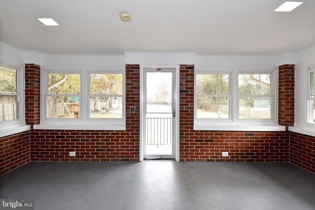 Building Photo - 7125 Harrison Ln
