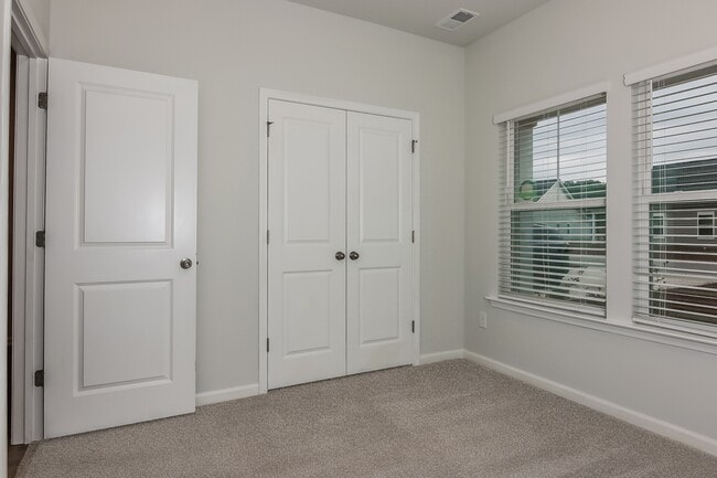 Building Photo - 476 Craigflower Ct