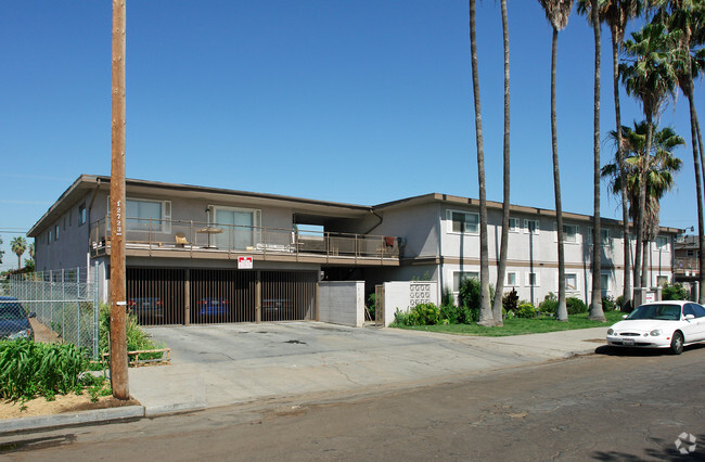 Primary Photo - Fresno Palms Apartments