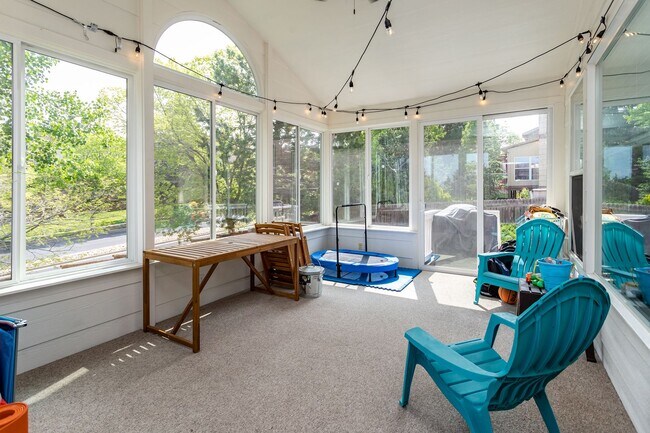 Building Photo - Charming 4-Bedroom Home in Prime Location!!!