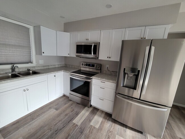 Building Photo - 2239 N Huron Dr