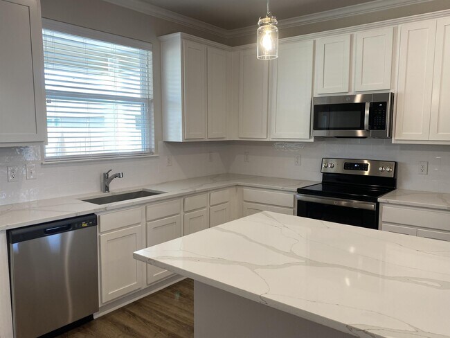 Building Photo - 808 Killam Dr