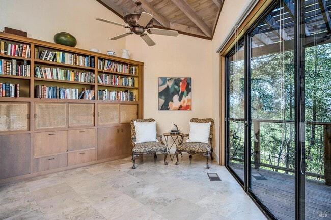 Building Photo - 522 Meadowood Ln