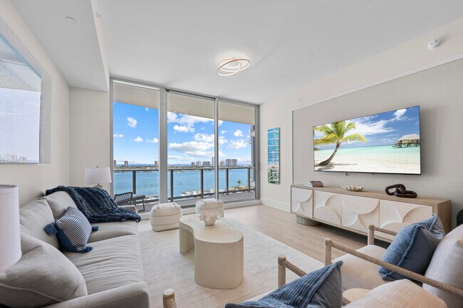 Building Photo - 220 Lake Shore Dr