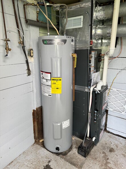 Building Photo - 62 Chestnut St