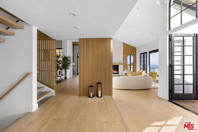 Building Photo - 3909 Villa Costera