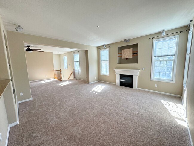 Building Photo - Perfect Shape Dublin Ranch Village Propert...