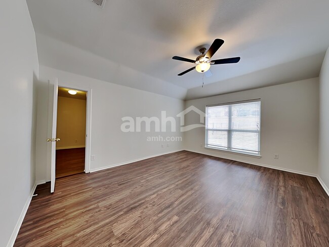 Building Photo - 512 Timber Dr