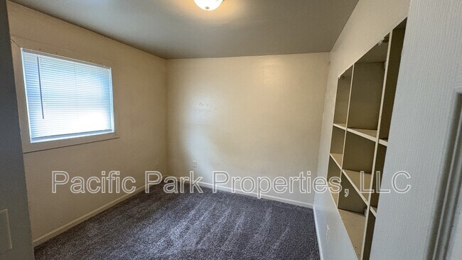 Building Photo - 502 S Holmes Ave