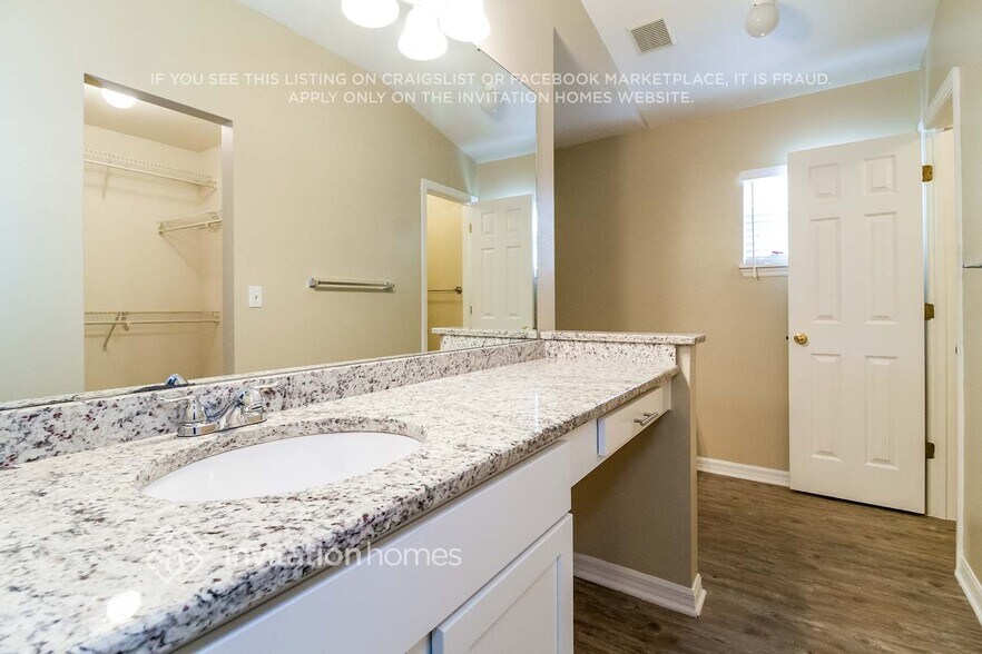 Building Photo - 3913 Upmann Dr