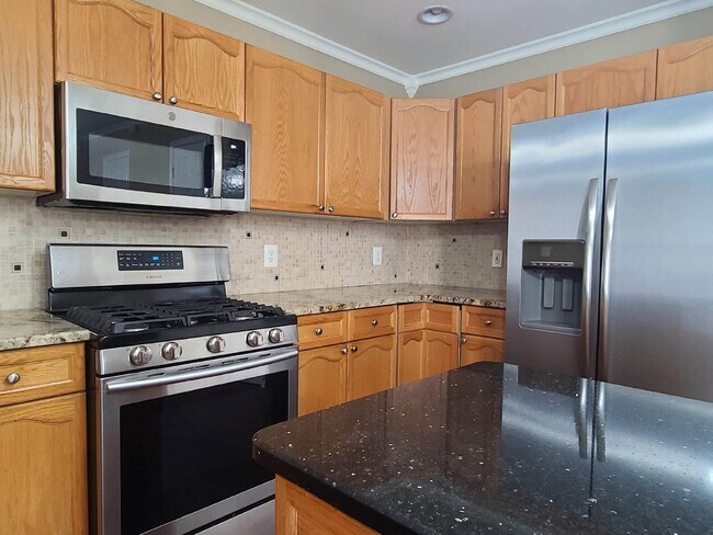 Building Photo - 5 BR, 4 BA Colonial in Lee's Hill