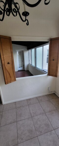 Breakfast Room 1 - 8633 Hervey St