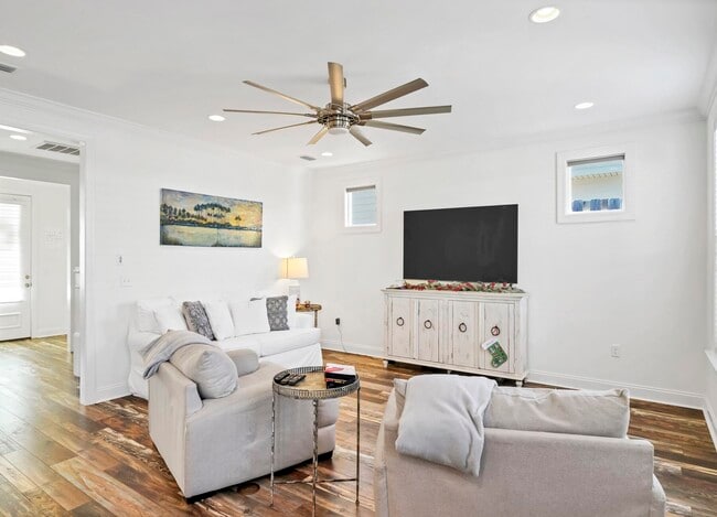 Building Photo - 175 Christian Dr