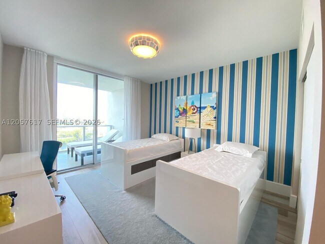 Building Photo - 17301 Biscayne Blvd
