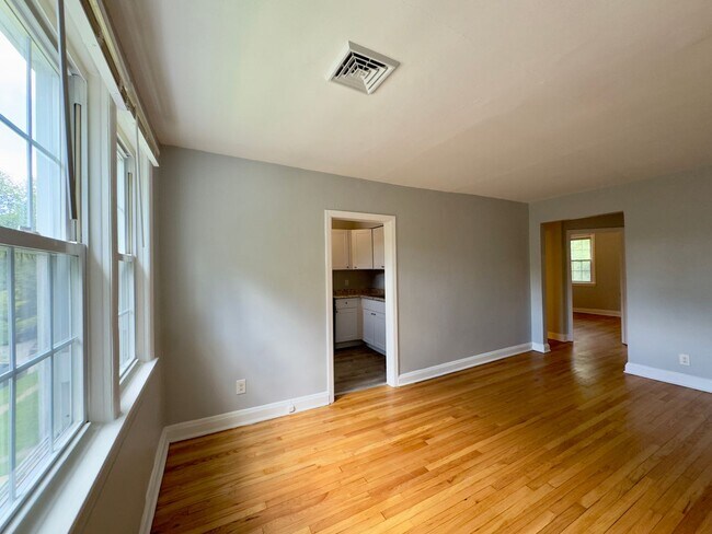 Building Photo - 6113 Chinquapin Pkwy