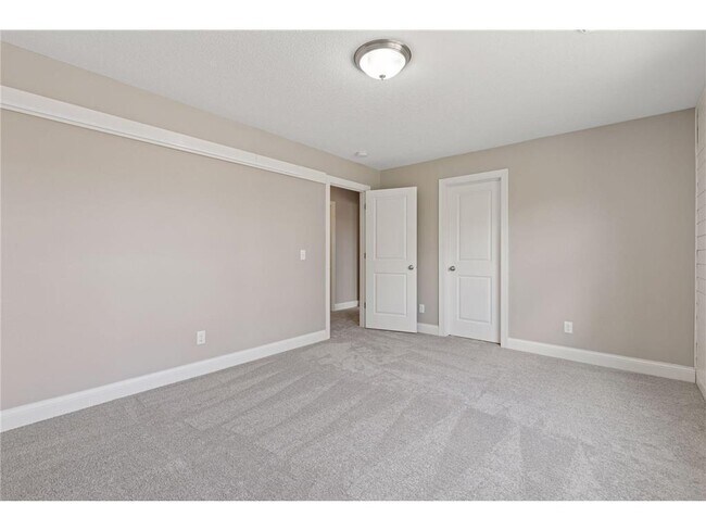 Building Photo - 16588 E Lake Dr