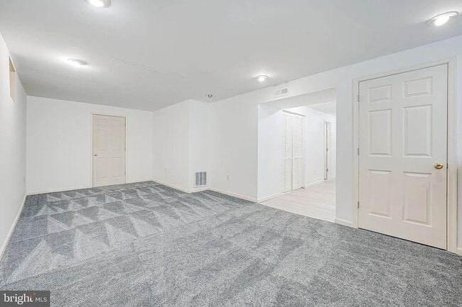 Building Photo - 7 Apple Blossom Ct