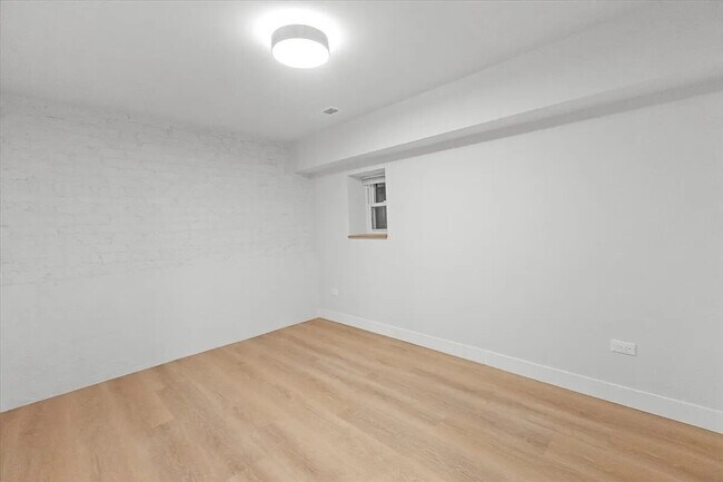 Building Photo - 927 N Mozart St