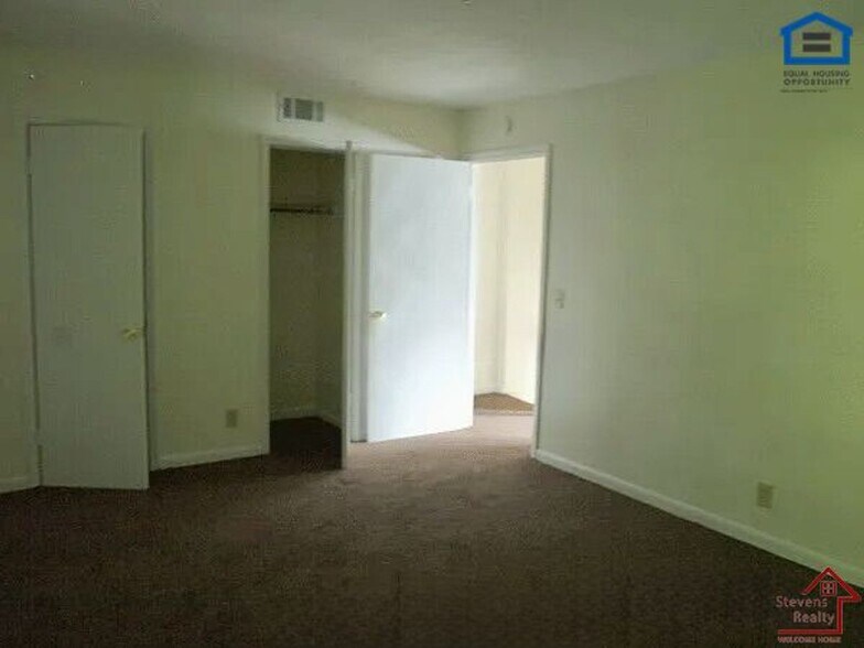 Building Photo - 404 Oriole Dr