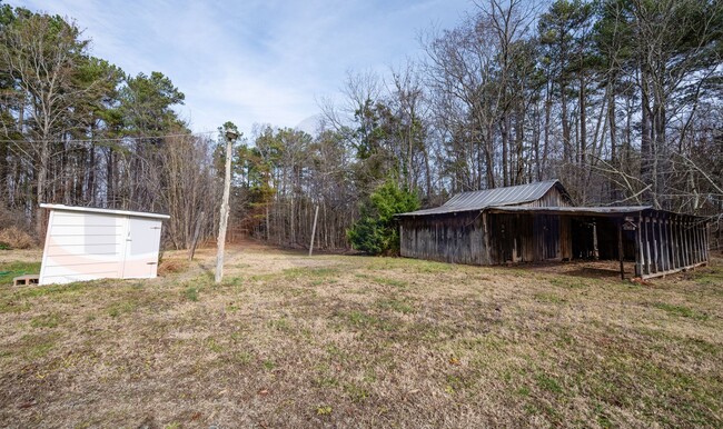 Building Photo - Your Ranch Home Awaits in Hillsborough!