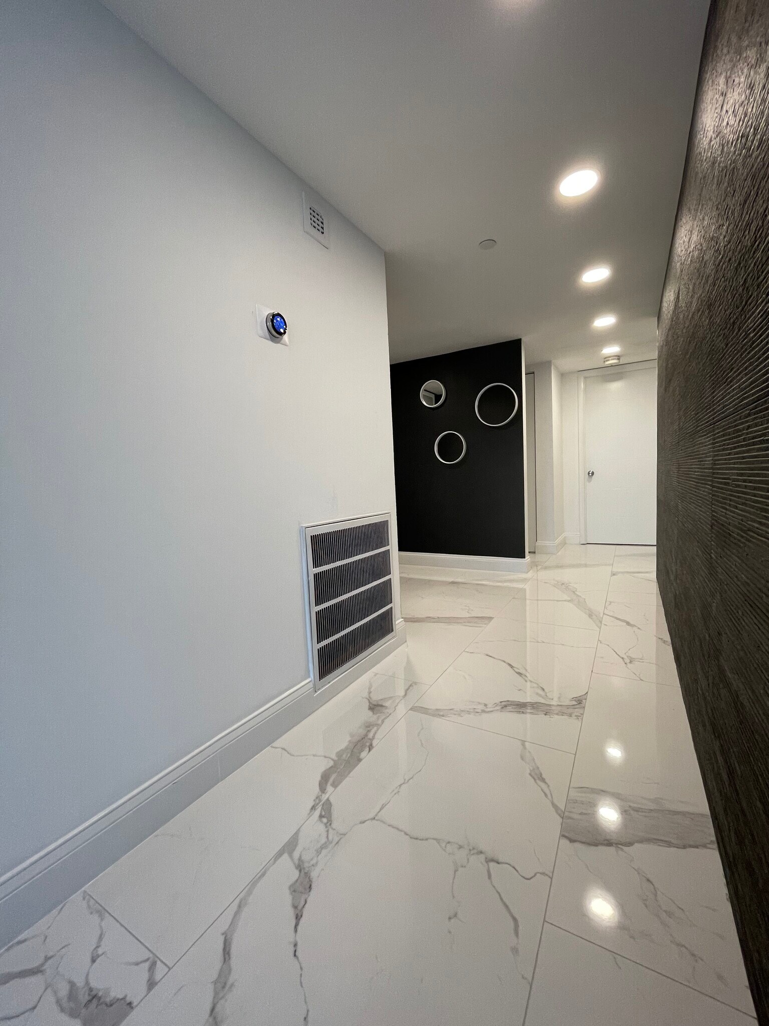 Hallway - 3301 Bayshore Blvd