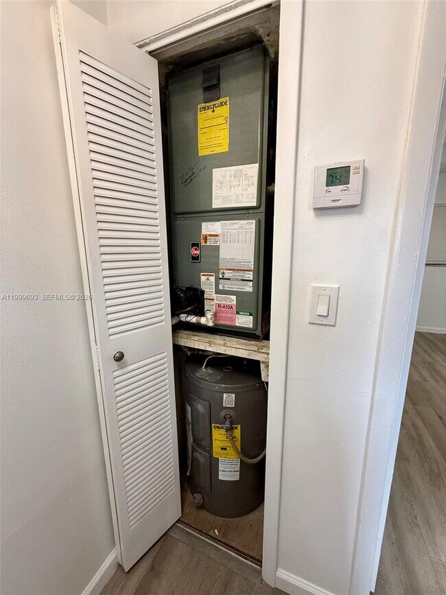 Building Photo - 1460 W 41st St