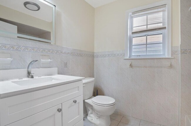 Building Photo - 31-33 CHESTER Ave