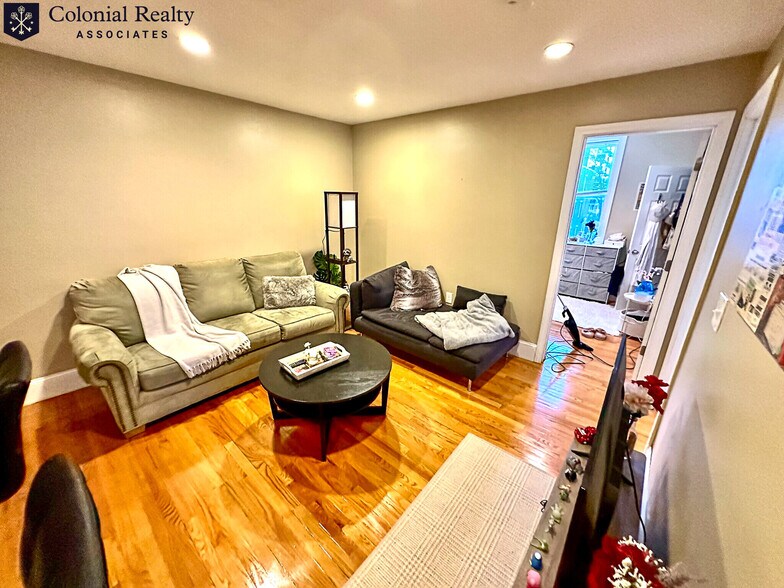 Building Photo - 76 Egmont St