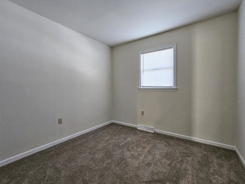 Building Photo - 137 Millview Ct