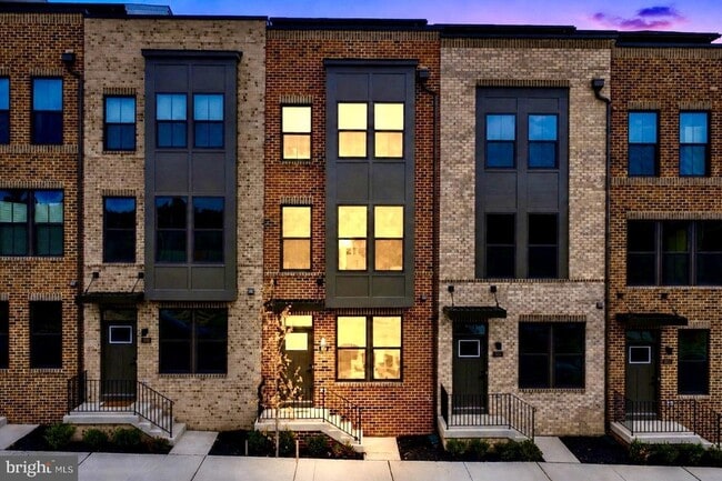 Building Photo - 828 Watts St