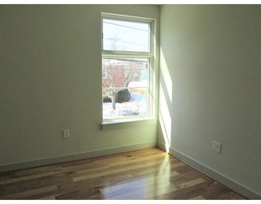 Building Photo - 150 Adams St